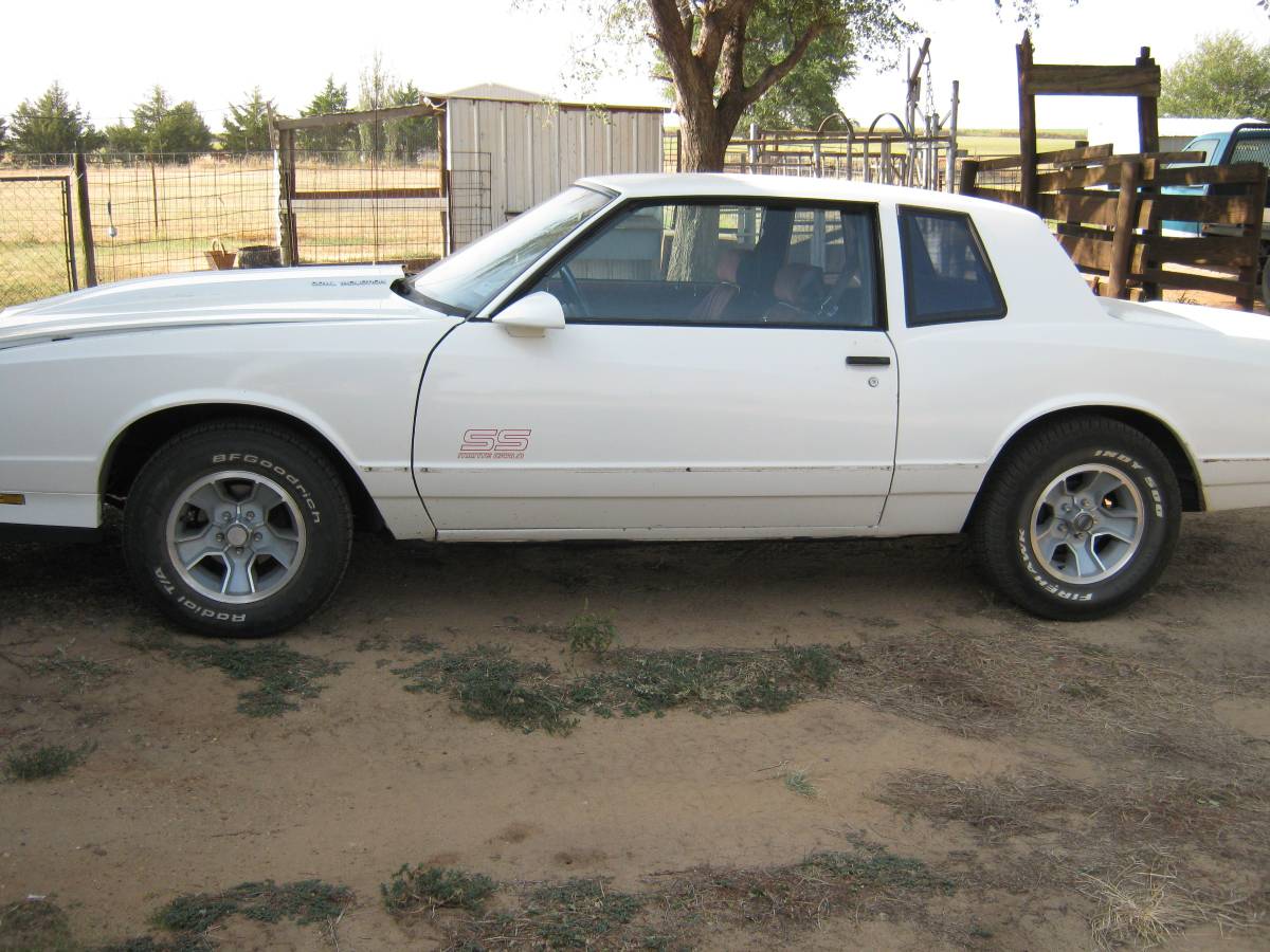 Chevrolet-Monte-carlo-1988-5