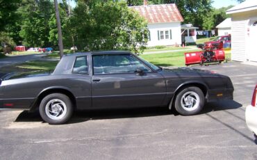 Chevrolet-Monte-carlo-ss-1985-3