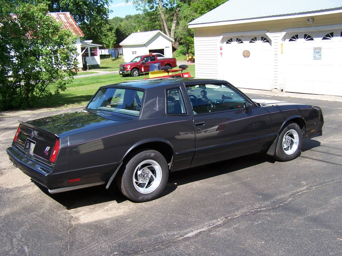 Chevrolet-Monte-carlo-ss-1985