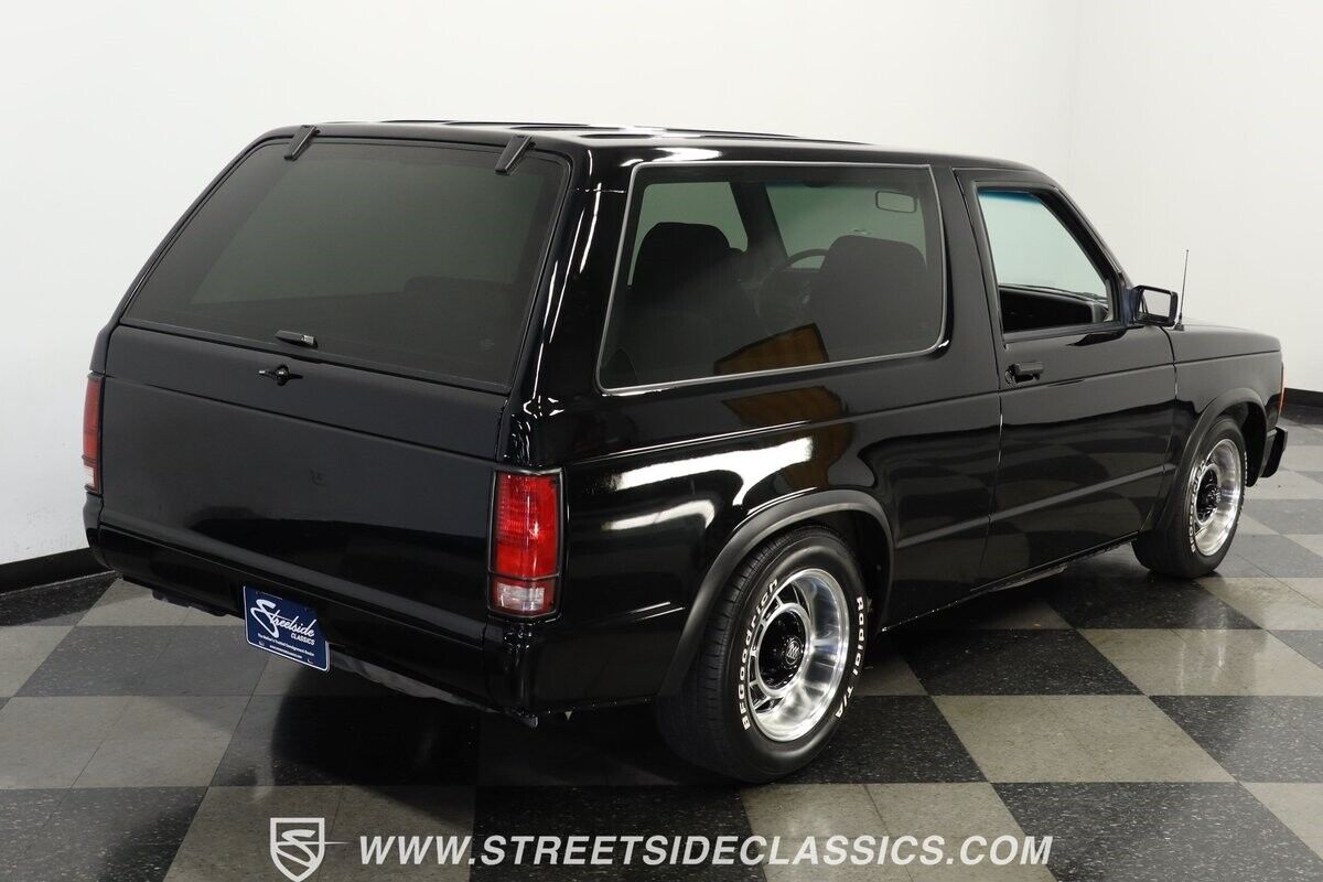 Chevrolet-S-10-SUV-1985-10