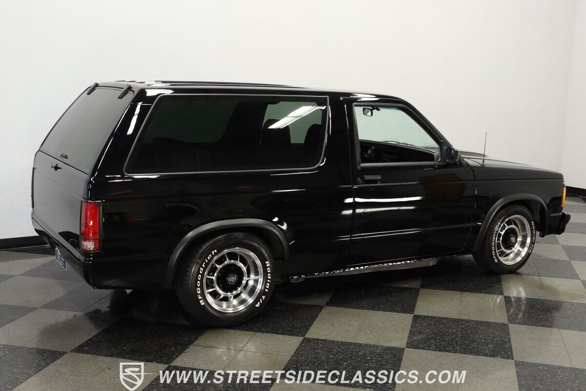 Chevrolet-S-10-SUV-1985-11