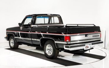 Chevrolet-Silverado-1500-Pickup-1985-4