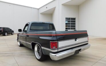 Chevrolet-Silverado-1500-Pickup-1986-8