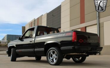 Chevrolet-Silverado-1500-Pickup-1990-4