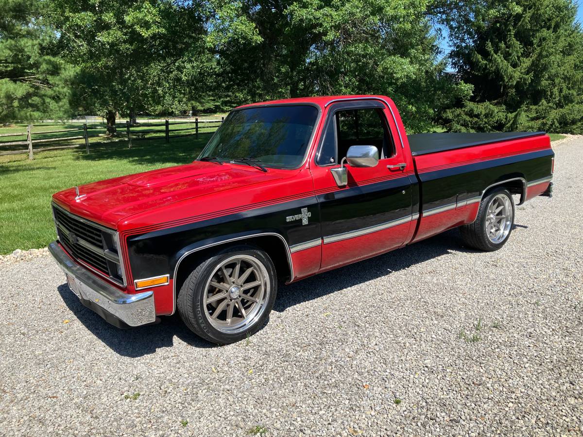 Chevrolet-Silverado-1500-lt-1984-23