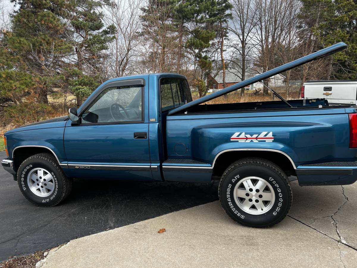 Chevrolet-Silverado-1500-pickup-1990-1