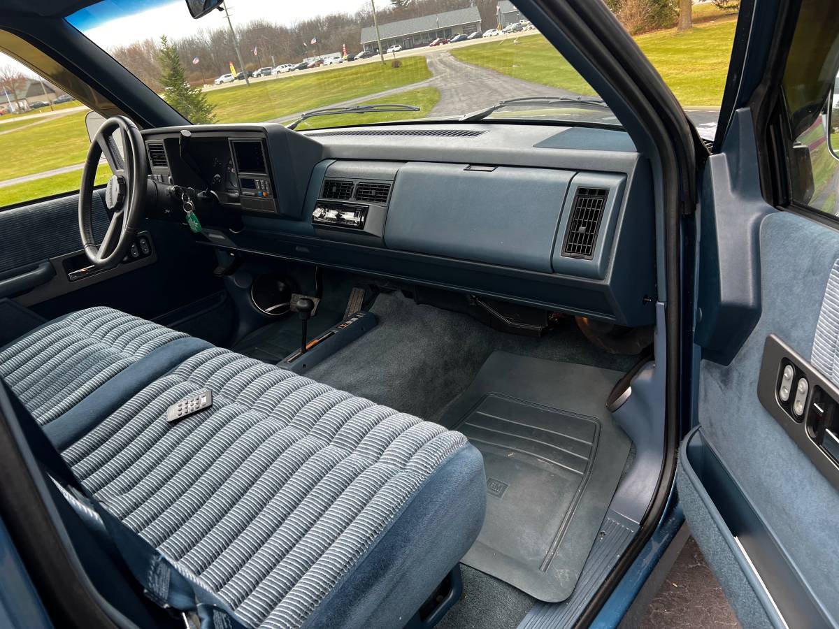 Chevrolet-Silverado-1500-pickup-1990-16