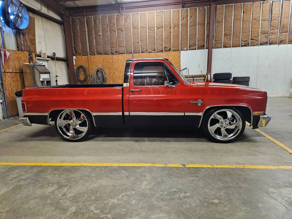 Chevrolet-Silverado-c10-1984-15