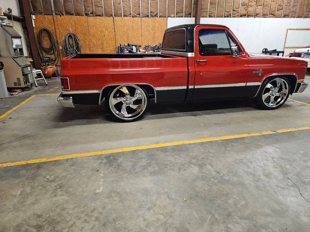 Chevrolet-Silverado-c10-1984-16