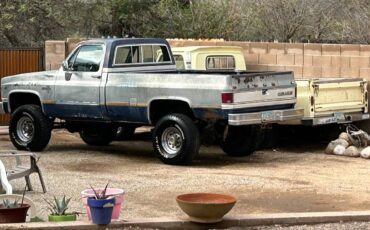 Chevrolet-Silverado-k30-1985-1