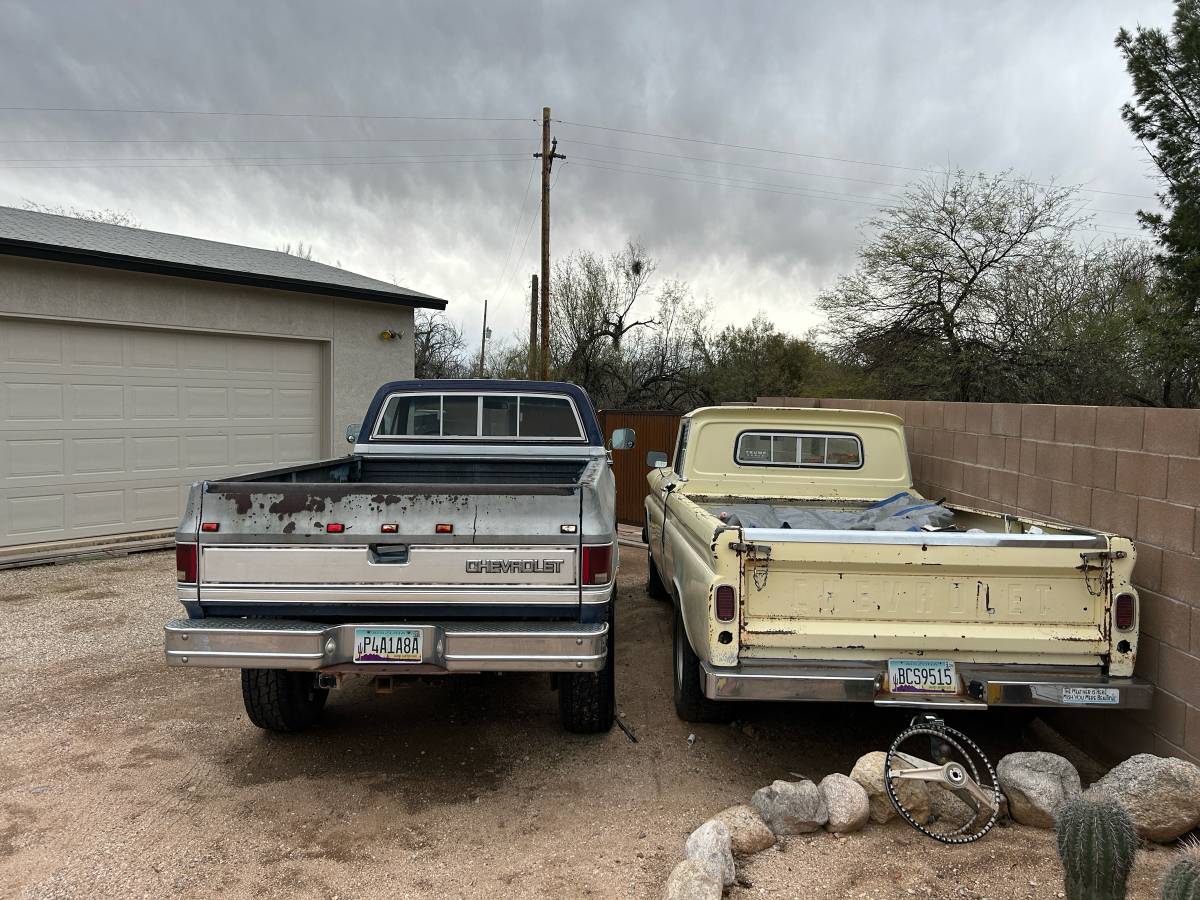 Chevrolet-Silverado-k30-1985-5