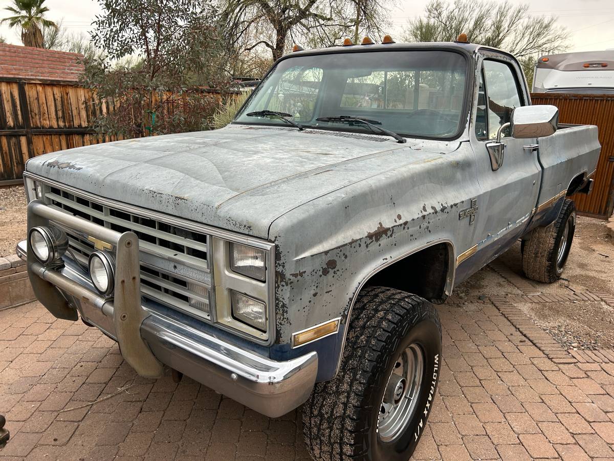 Chevrolet-Silverado-k30-1985-6