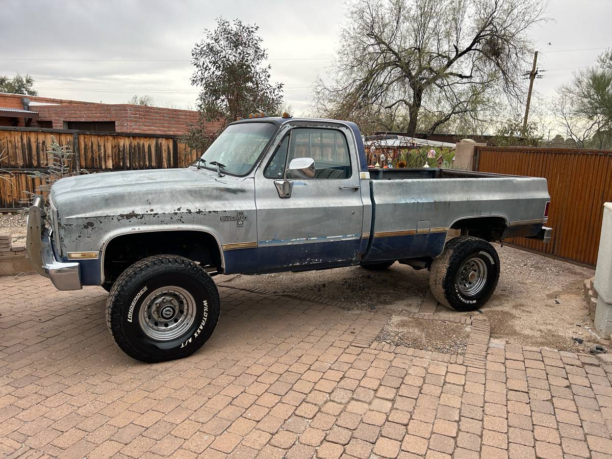 Chevrolet-Silverado-k30-1985-7