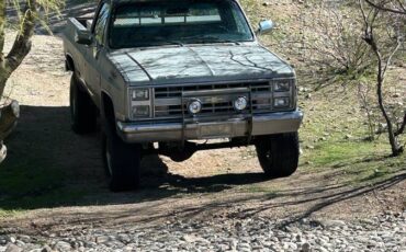 Chevrolet-Silverado-k30-1985-9