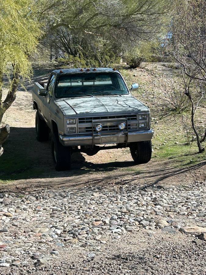 Chevrolet-Silverado-k30-1985-9