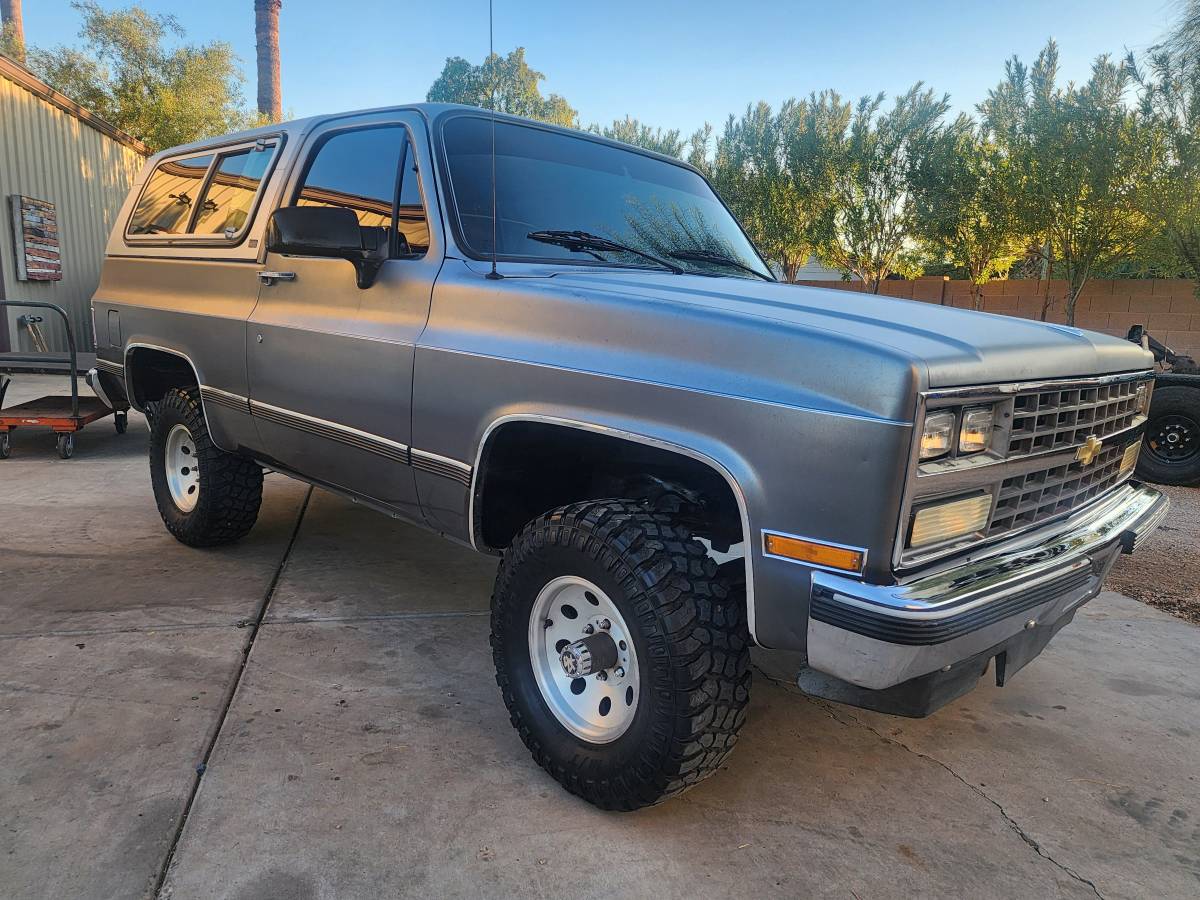 Chevrolet-Silverado-k5-blazer-1990-1