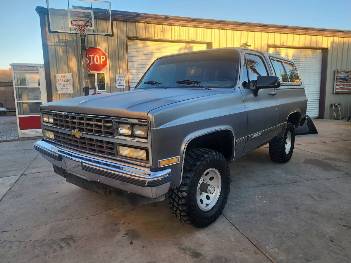 Chevrolet-Silverado-k5-blazer-1990-12