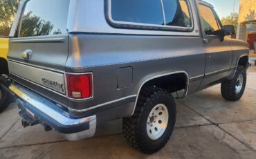 Chevrolet-Silverado-k5-blazer-1990