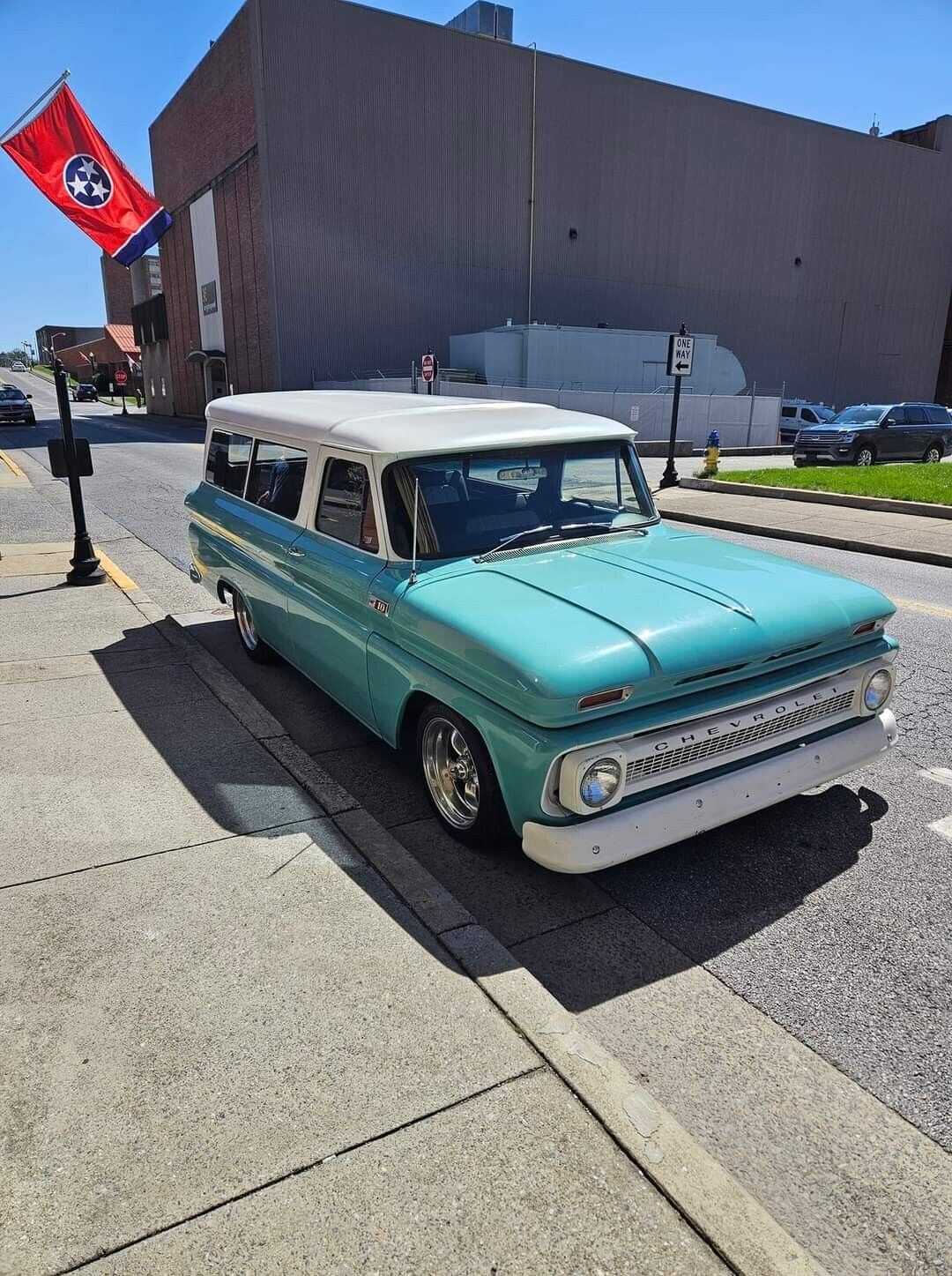 Chevrolet Suburban  1965