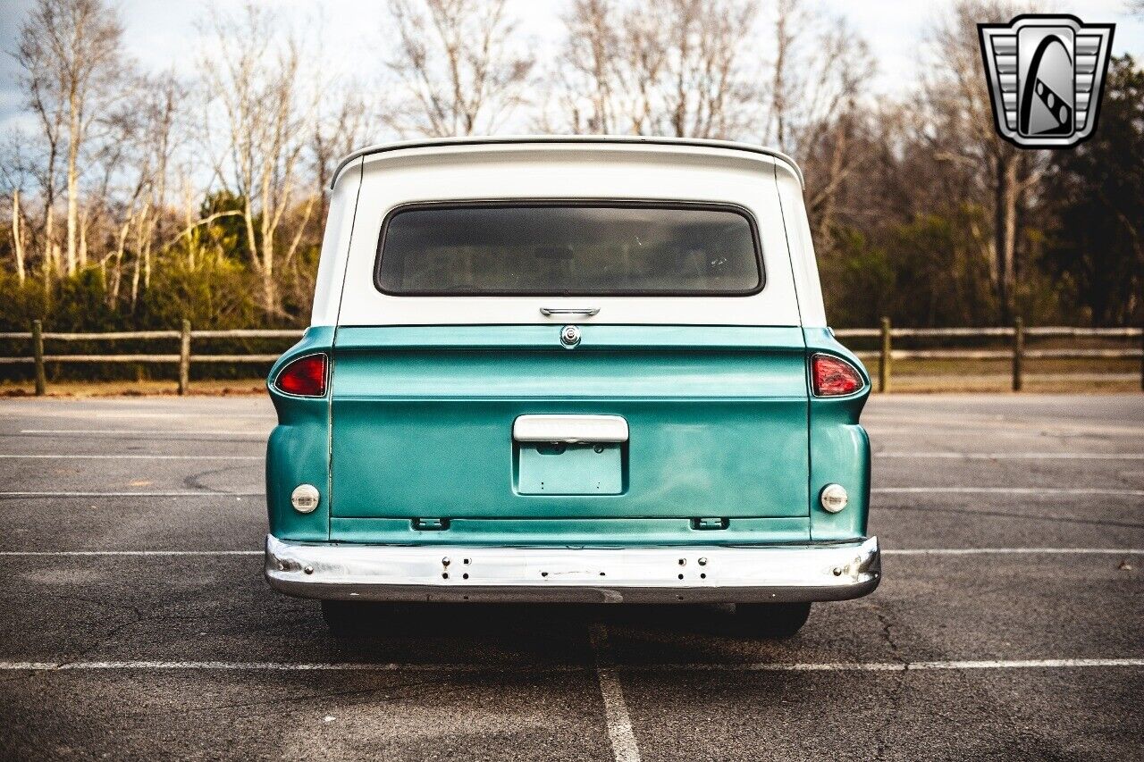 Chevrolet-Suburban-1966-5