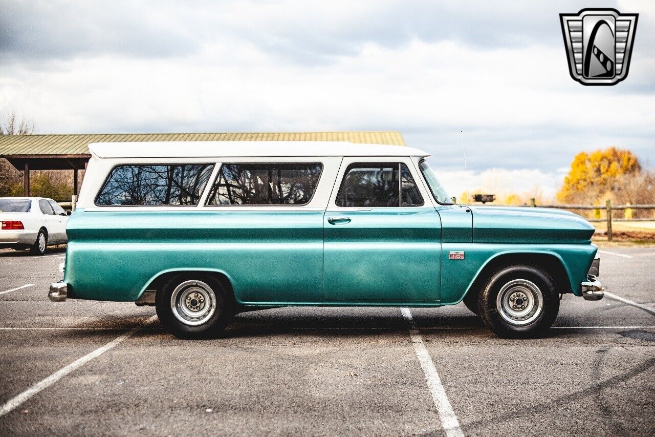 Chevrolet-Suburban-1966-7