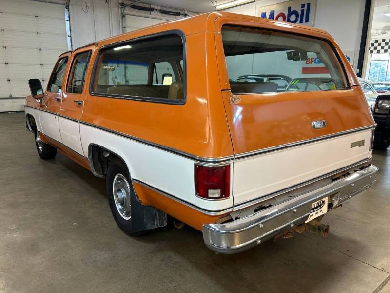 Chevrolet-Suburban-1973-4