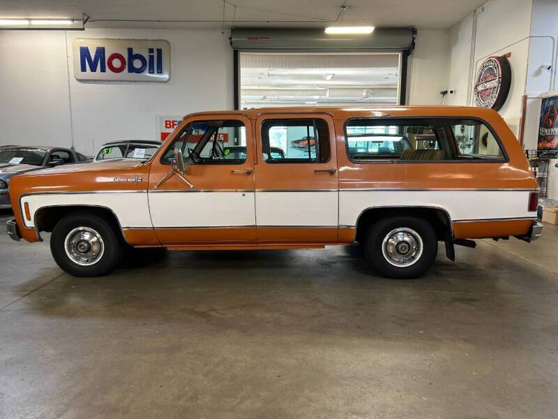 Chevrolet-Suburban-1973-5