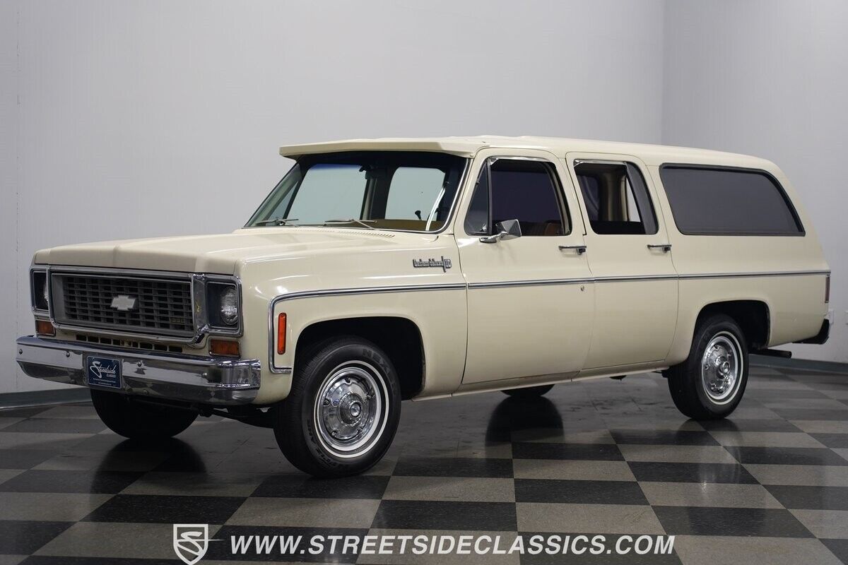 Chevrolet-Suburban-1973-7