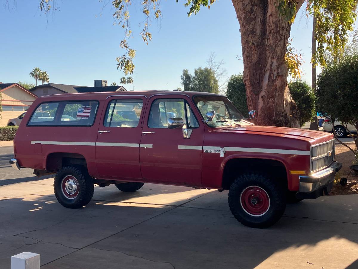 Chevrolet-Suburban-1981-20