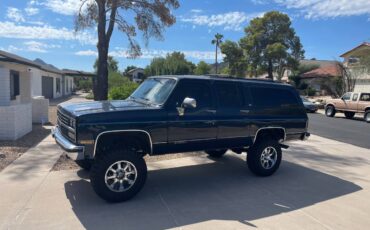 Chevrolet-Suburban-1989-2