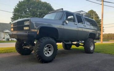 Chevrolet-Suburban-1989