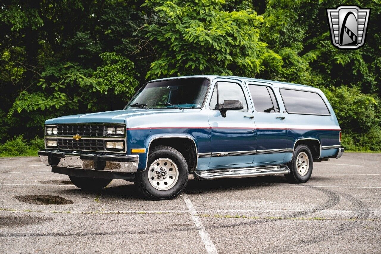 Chevrolet-Suburban-1991-2