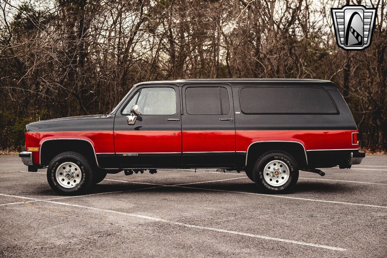 Chevrolet-Suburban-1991-3