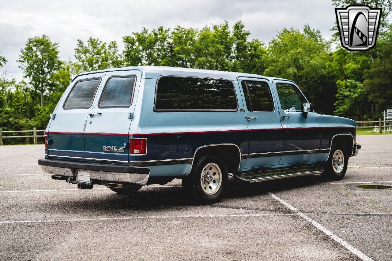 Chevrolet-Suburban-1991-6