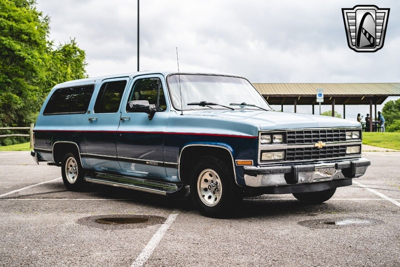 Chevrolet-Suburban-1991-8