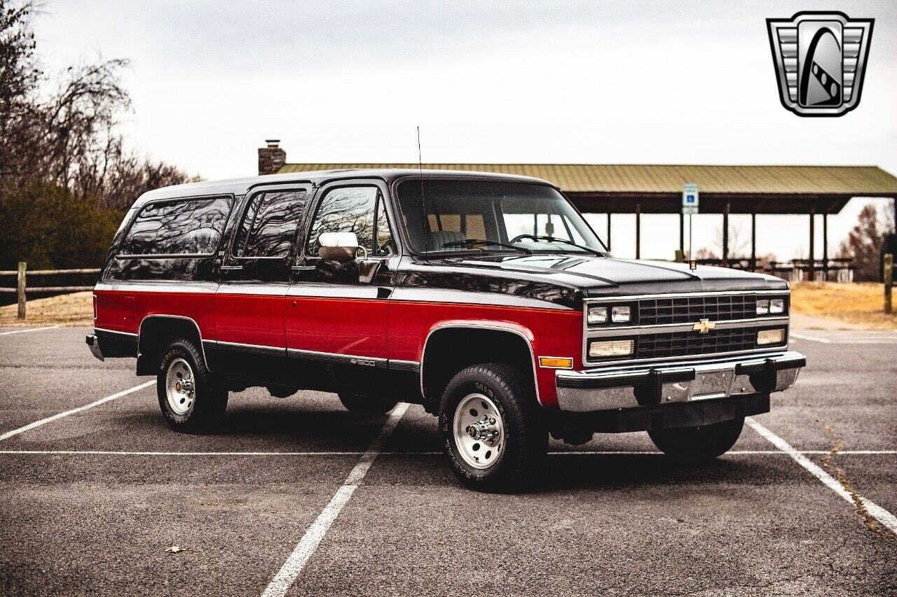 Chevrolet-Suburban-1991-8