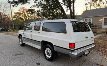 Chevrolet-Suburban-2500-diesel-1983-1