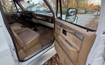 Chevrolet-Suburban-2500-diesel-1983-19