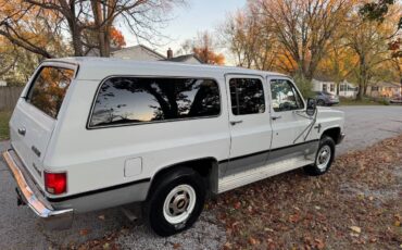 Chevrolet-Suburban-2500-diesel-1983-2