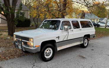 Chevrolet-Suburban-2500-diesel-1983-23