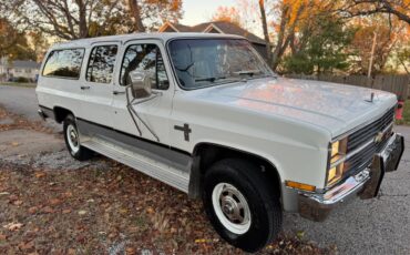 Chevrolet-Suburban-2500-diesel-1983-3