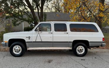 Chevrolet-Suburban-2500-diesel-1983