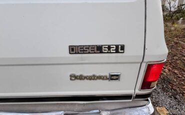 Chevrolet-Suburban-2500-diesel-1983-6