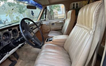 Chevrolet-Suburban-2500-diesel-1983-8