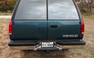 Chevrolet-Suburban-SUV-1994-3