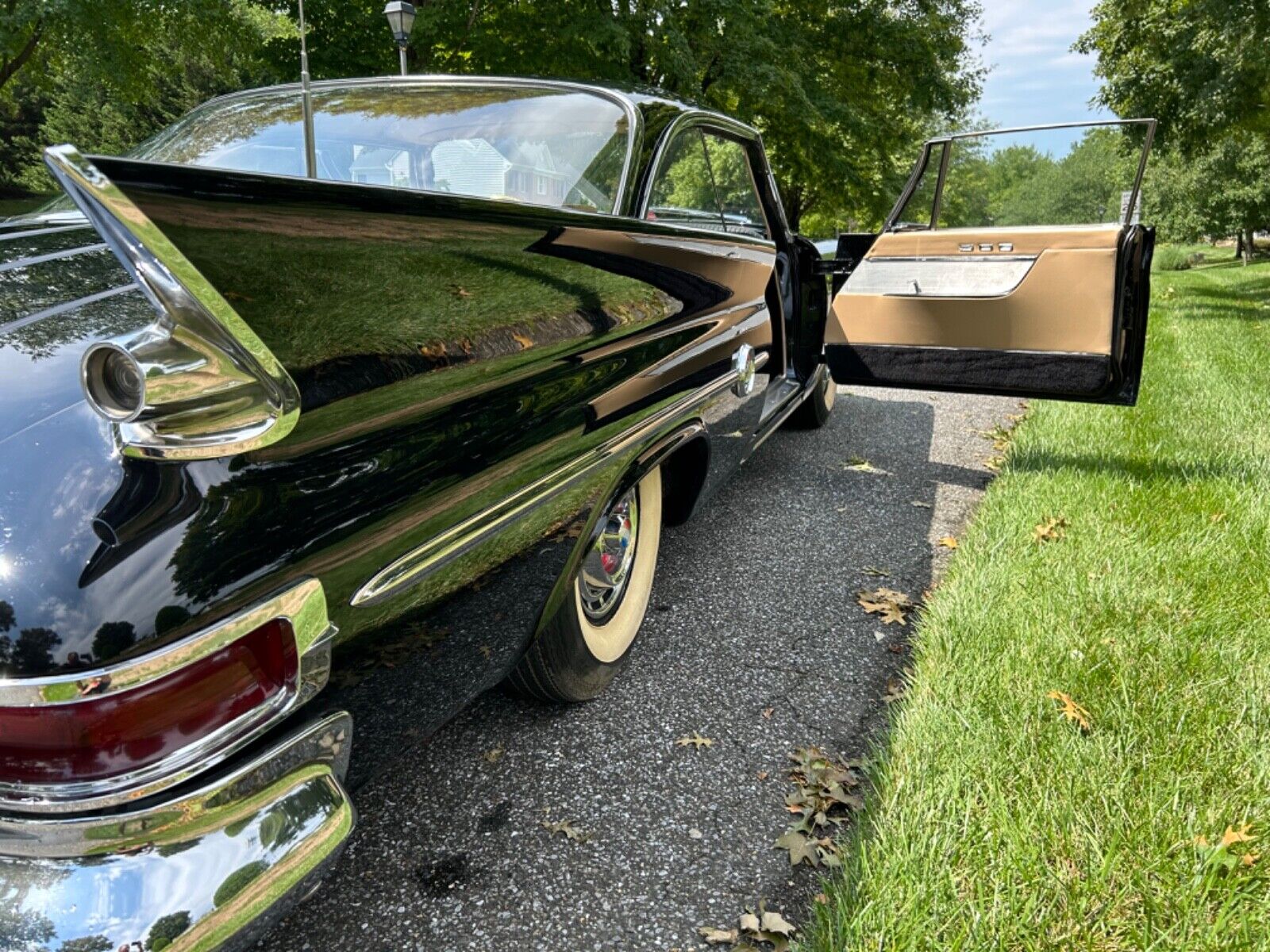 Chrysler-300-Series-Coupe-1961-15