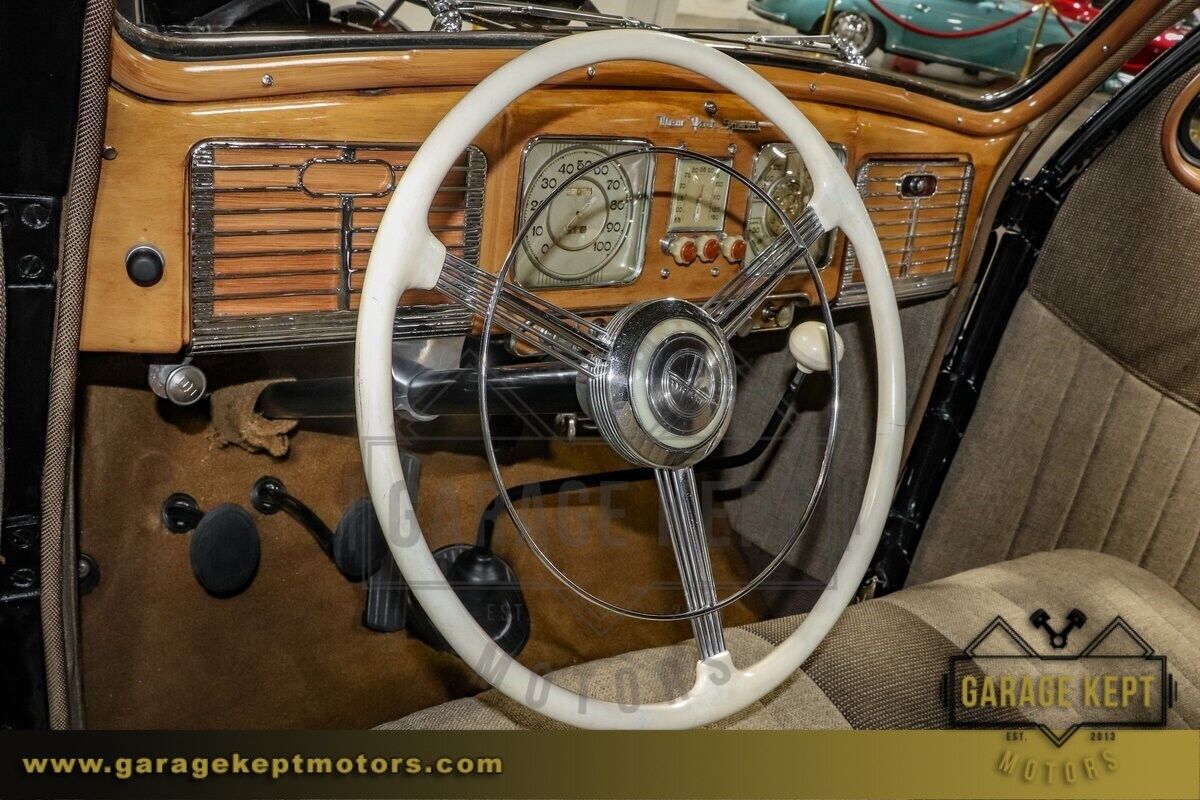 Chrysler-Imperial-Coupe-1938-3