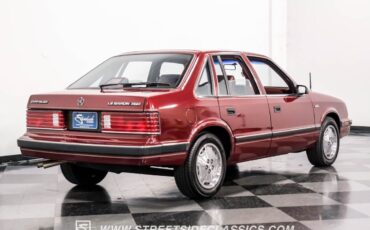 Chrysler-LeBaron-Berline-1987-11