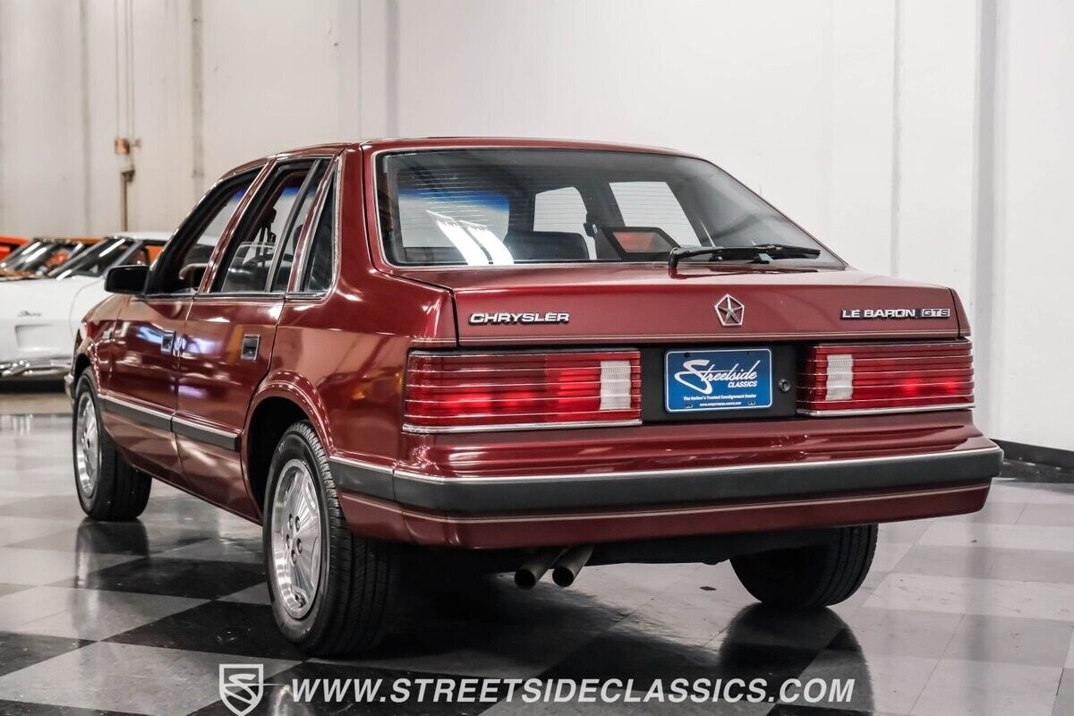 Chrysler-LeBaron-Berline-1987-9