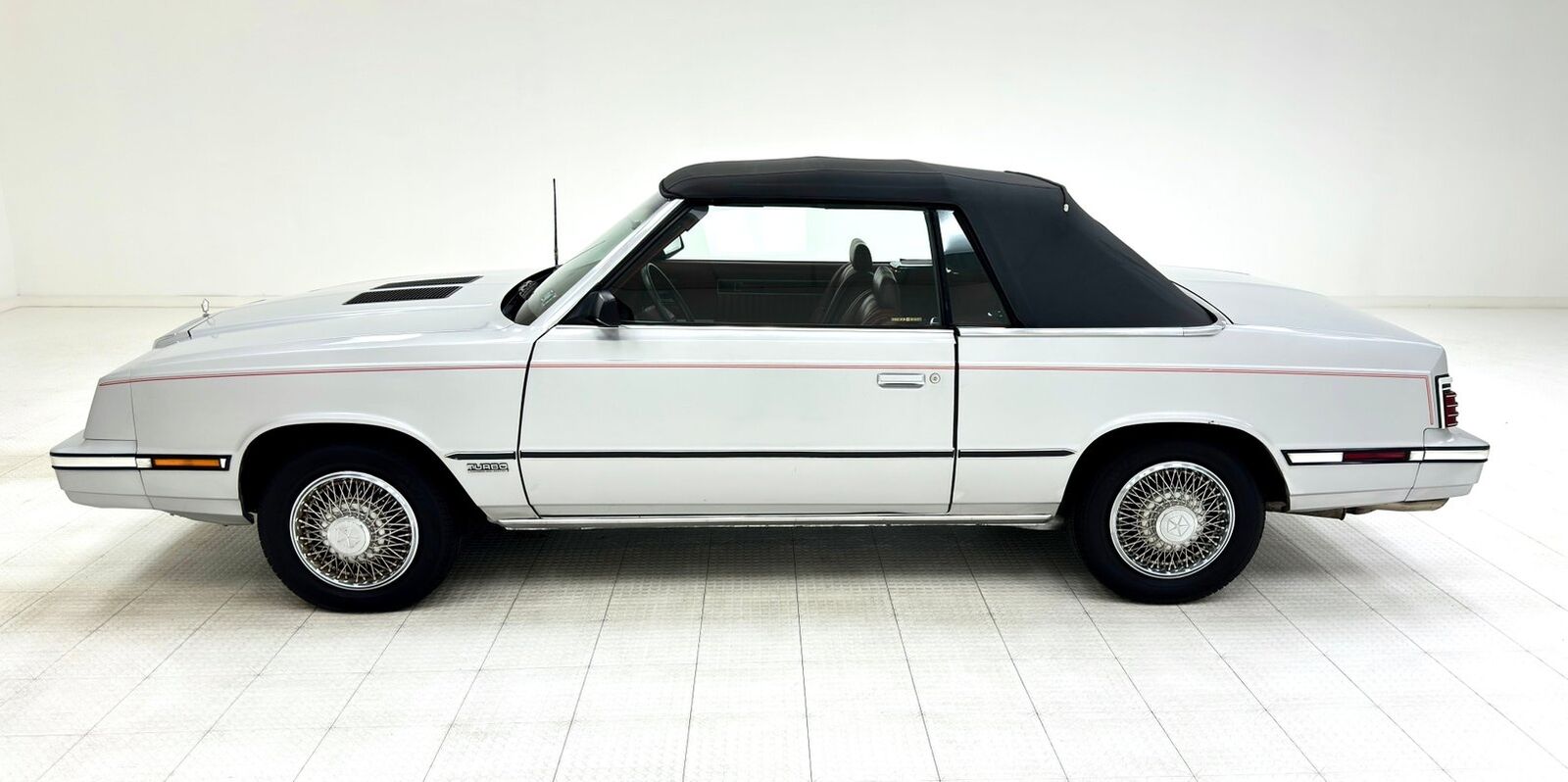 Chrysler-LeBaron-Cabriolet-1985-2